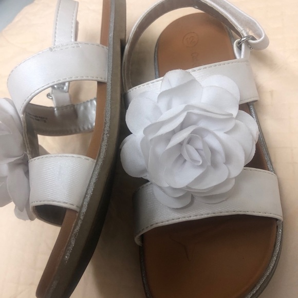 Sandals White straps, Velcro Cat & Jack brand Girls 12 Rubber solesFlower on top - Picture 5 of 12